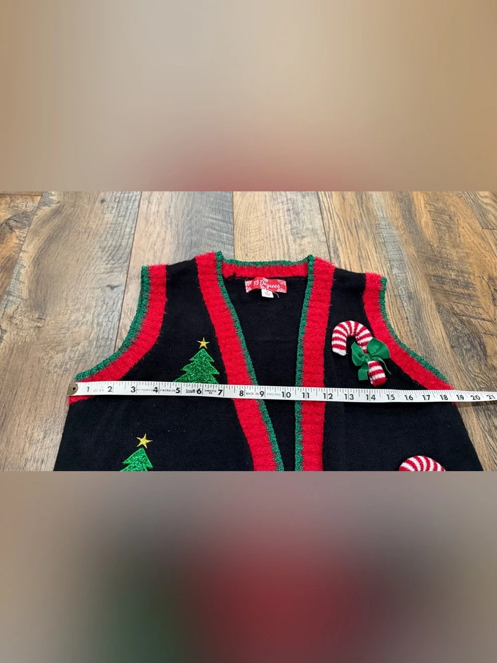 33 Degrees christmas embroidered